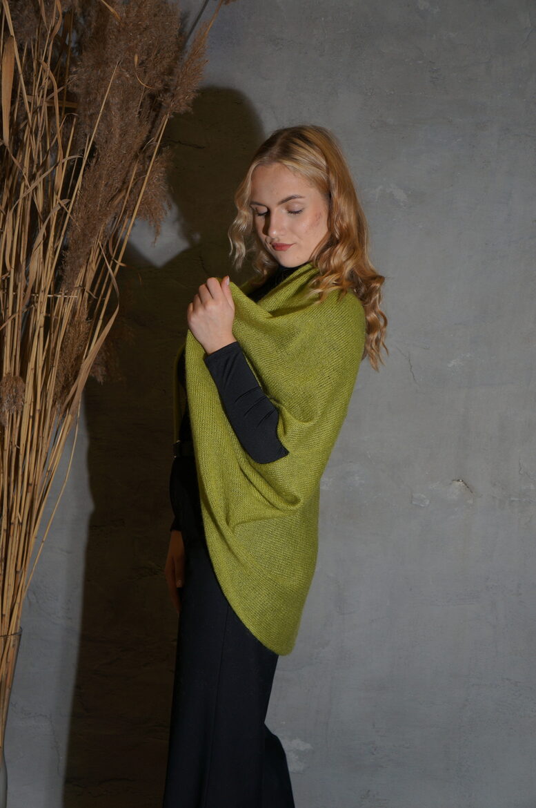 Adīta kidmohēras jaka olīvzaļa