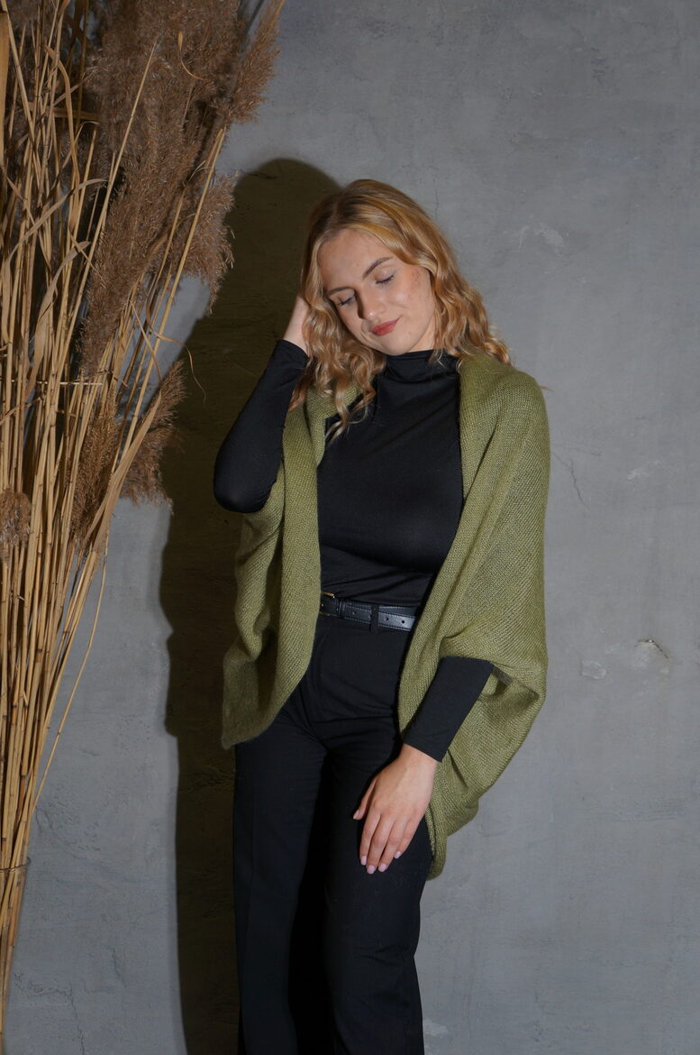 Adīta kidmohēras jaka haki