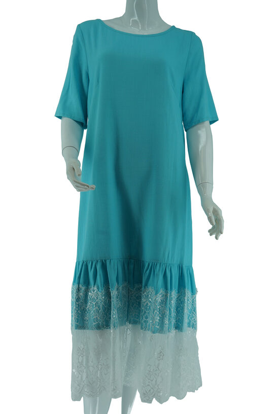 Kleita tirkīza ar baltām mežģīnēm