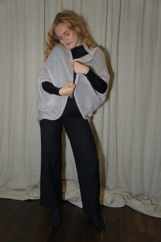 Adīta kidmohēras jaka gaiši pelēka