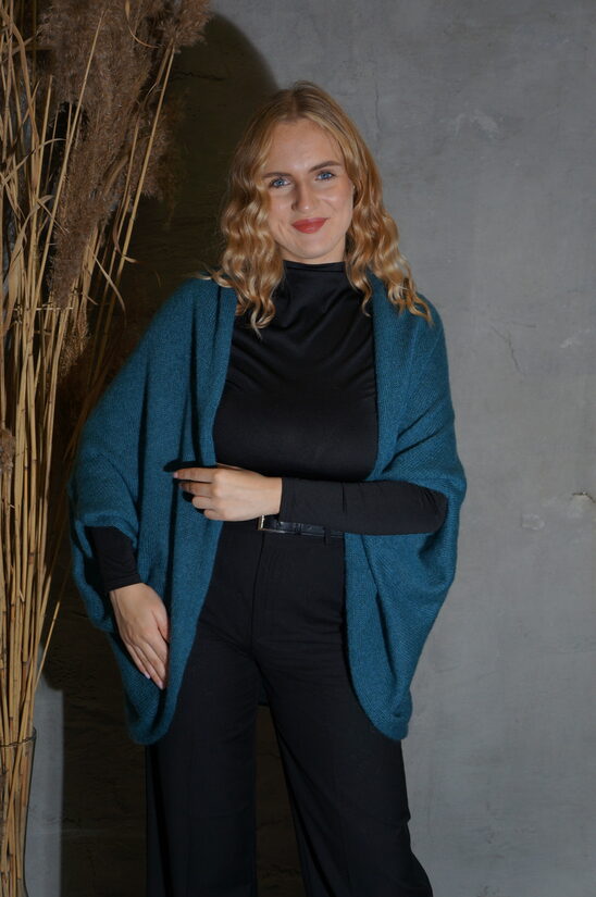 Adīta kidmohēras jaka petrolejas tonī